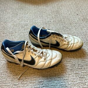 Nike soccer cleats size 7.5